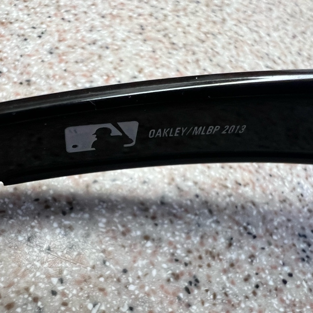 Oakley Fuel Cell Men's MLB Yankees Sunglasses - EUC! - Picture 7 of 12